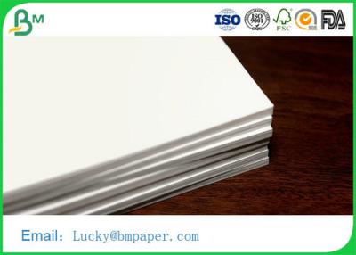 China Absorbencia de apogeo 350gsm y papel absorbente Rolls de 0.4m m u hojas para las fuentes de Daliy en venta