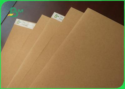 Chine Papier d'emballage fort de brun solide de conseil de 400gsm 450gsm 100% de Vierge pour des hangbags à vendre
