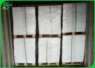 Chine Le FSC a approuvé le papier enduit du papier 120gsm C2S de 70*100cm Couche pour l'impression à vendre