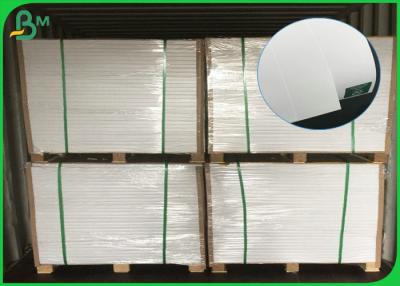 Chine Le FSC a approuvé le papier couché par C2S d'art de 130gsm 157gsm 180gsm 200gsm pour l'impression à vendre