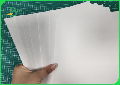 China 48gr el papel sin recubrimiento Rolls alisa la superficie para imprimir el periódico y llena bolsos en venta