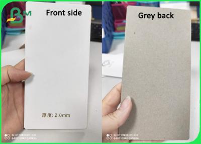Κίνα Το άσπρο τοποθετημένο σε στρώματα φύλλο επιβιβάζεται στην γκρίζα πλάτη 2.0mm για τη συσκευασία του κιβωτίου προς πώληση