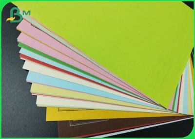 China Cartão de papel e placas de pintura coloridos brilhantes 180/300gsm à venda