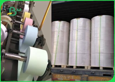 China Impressão de papel sem carbônio do NCR de 3 dobras para a cor vívida do formulário 50gsm 55gsm da fatura à venda