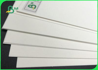 Chine Papier blanc naturel de caboteur de bonne absorption 0.7mm - 1.5mm pour le tapis de bière à vendre