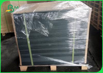China papel de Kraft del negro 180gsm 25 x 38 en el embalaje negro de papel reciclable del papel de base en venta