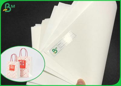 中国 技術の紙袋物質的な70g 75g白いクラフトの包装紙ロールスロイス700mmの幅 販売のため