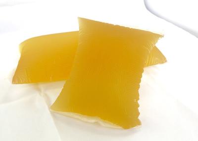 China Pegamento caliente sólido transparente amarillo del derretimiento para los pañales higiénicos del bebé de los productos en venta