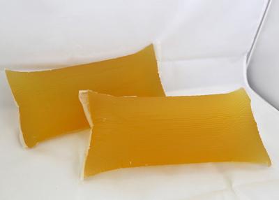 China Pegamento piezosensible del derretimiento caliente transparente amarillo del bloque para la vinculación de papel de la etiqueta en venta