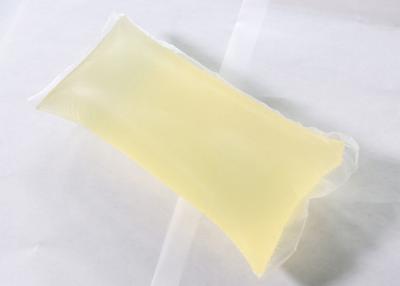 Chine Adhésif chaud jaune-clair/blanc de fonte pour des labels, type colle sensible à la pression de TPR à vendre