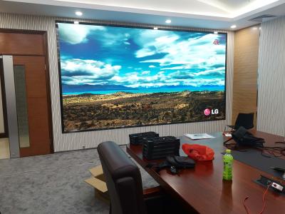 Cina Esposizione di spaziatura principale dell'interno di colore pieno della parete P1.875 del centro di sicurezza del monitoraggio video piccola in vendita
