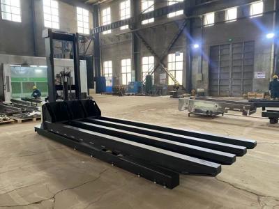 Китай Load Capacity 2500kg Electric Pallet Stacker For Furnace, 4 Forks Electronic Steering Pedal продается