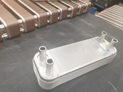 中国 Customized Chevron Plate Design Copper / Stainless Steel Brazed Heat Exchanger For Heating And Colding 販売のため