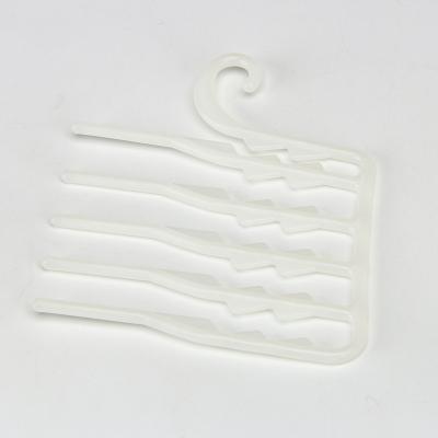 China Logo Printed Plastic Suspender Hanger para peúgas e roupa interior à venda