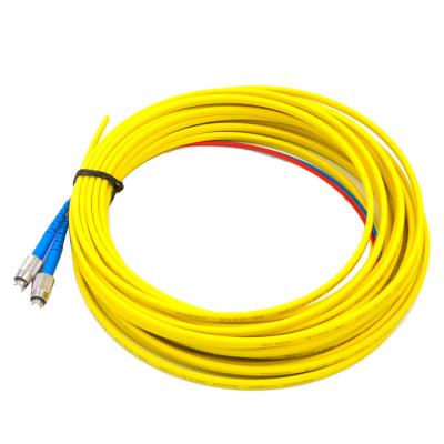 China Modo amarelo frente e verso de cabo liso da trança da fibra ótica do PVC G657A1 de FC UPC único à venda
