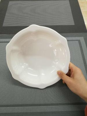 China Servicio de mesa blanco puro Dia.19cm de la melamina del cuenco del postre del borde del pétalo de la flor en venta