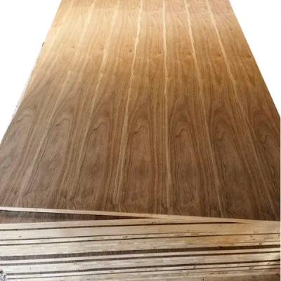 China Corpus de madera dura impermeable a la humedad y revestimiento de madera contrachapada de abedul 4x8 longitud personalizada en venta