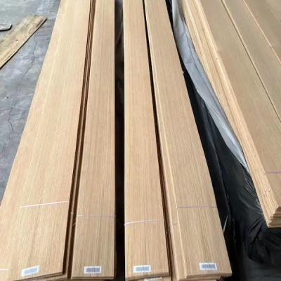 China 0.6mm-1.2mm Veneer de madera natural Paleta de exportación estándar Veneer de madera de roble blanco en venta
