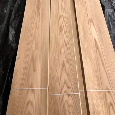 China Preço por grosso Veneers de carvalho Veneers de carvalho vermelho Veneer de madeira de madeira 0,5 mm Painéis de parede de veneer de madeira para móveis de piso à venda