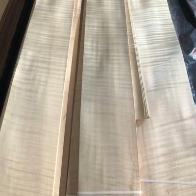 China Nicht-toxisches Holzfurnier, AA-Grad glatte Ahornfurnierblätter zu verkaufen