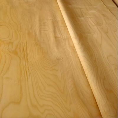 China Hojas de madera natural de corte rotativo de abedul 0,6 mm-3,0 mm para artesanías en venta