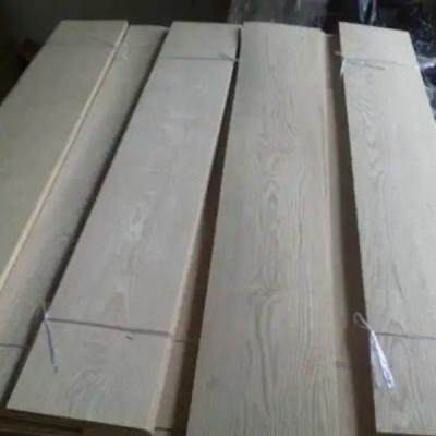 China E1 E2 Wood Flooring Veneer Crown Cut White Oak Natural For Decoration for sale