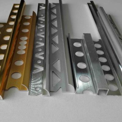 China Os cantos exteriores de alumínio decorativos cerâmicos do OEM aparam 3D o modelo Design à venda