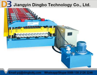 China 5.5kW motor corrugado rollo formando equipo con sistema de Control automático para plantas de acero en venta