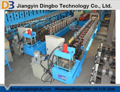 中国 0.3-1.8mmの厚さの金属の折る機械が付いている機械を形作る鋼鉄ローラー シャッター ドア 販売のため
