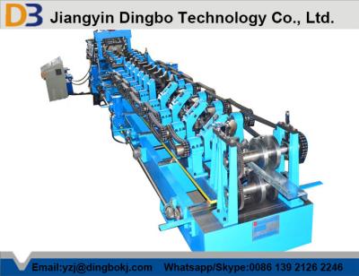 China rolo do Purlin de 2.5mm C que forma a máquina com corte de perfuração hidráulico à venda