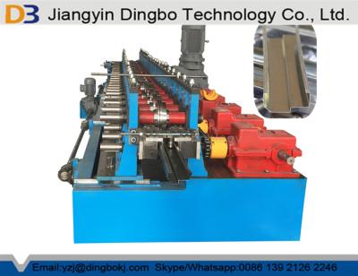 中国 電圧380V 50Hzドアおよび窓枠を作るための機械を形作る鋼鉄戸枠ロール 販売のため