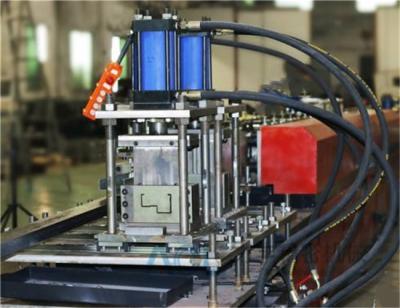 Chine Le cadre de porte en aluminium d'acier de tôle faisant les machines 380V 50Hz 3 met la tension en phase à vendre