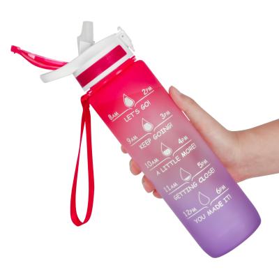 China Botella de agua translúcida 32oz con el marcador Carry Strap del tiempo en venta