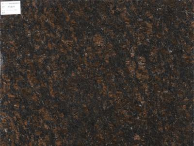 Chine 145 MPA Tan Brown Granite Stone Tiles pour des plans de travail d'étapes à vendre