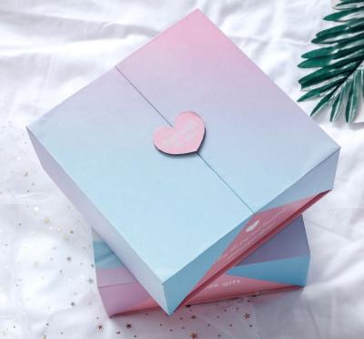 China Das caixas de presente feitas sob encomenda do cartão do casamento ODM aberto dobro da cor de Pantone à venda