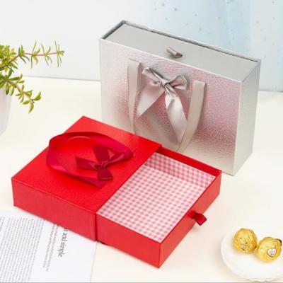 China CMYK Printing Cardboard Gift Bag Matte Glossy Surface With Drawer Box Bow for sale