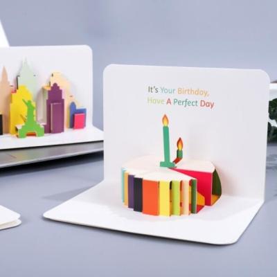 China O feliz aniversario personalizado imprimiu o teste padrão branco do cartão 3D dos cartões 105x145mm à venda