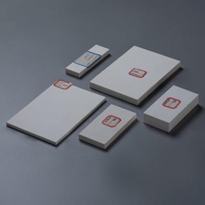 Chine High Strength White Alumina Ceramic Plates Square Shape Max 1700.C Working Temperature à vendre