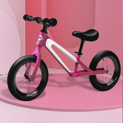 China 12 pulgadas EVA neumático 2 ruedas bicicleta sin pedales más ligera bicicleta de equilibrio larga vida útil en venta