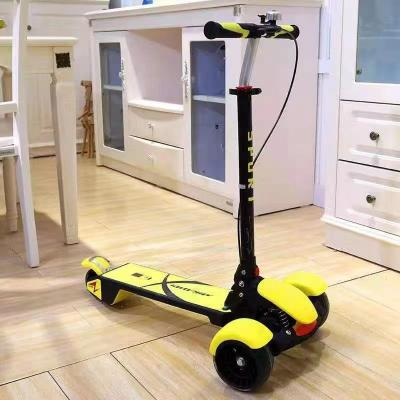 China Exquisite Childrens 3 Wheel Scooter Folding Light Up Scooter Customizable for sale