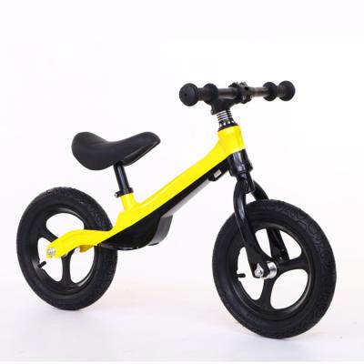 China Compact Trendy 12 Inch Wheel Balance Bike Magnesium Alloy Frame for sale