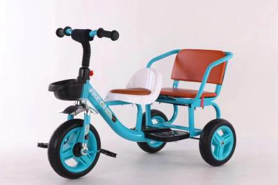 China Triciclo de doble asiento para bebés con pedal delantero en venta