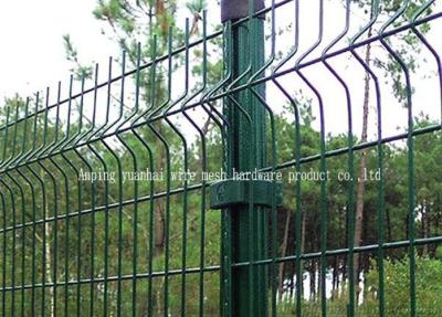 China Folded Mesh Wire Triangle Fence Panel Re - Drawing Gavanized Wire Square / Peach Post for sale
