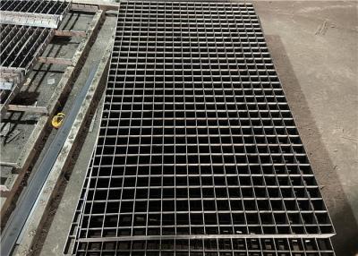 China Q235 presionó la reja de acero galvanizada 32*3m m para las pisadas de escalera/calzada en venta