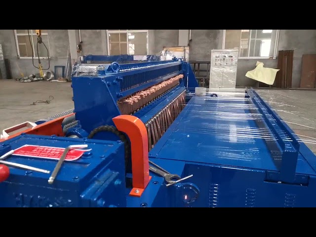 Automatic roll mesh welding machine