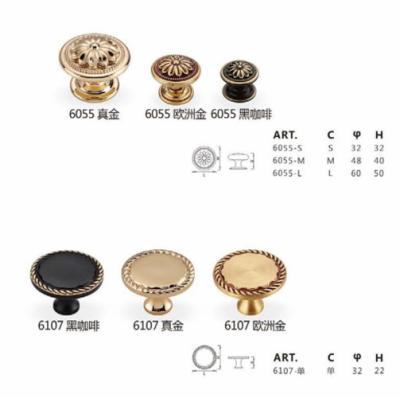 China Brass Kitchen Hardware Pull Handles Hammer Pattern Wardrobe Cabinet Handles for sale