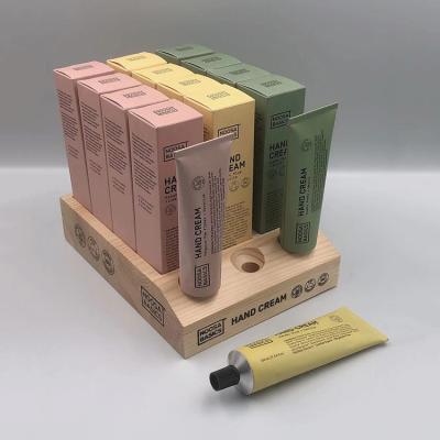 Chine Présentoir cosmétique de crème de main de support d'affichage en bois de magasin à vendre