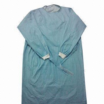 China Polypropylene Disposable Coveralls , Waterproof Surgical Gowns Prevent Cross Infection for sale