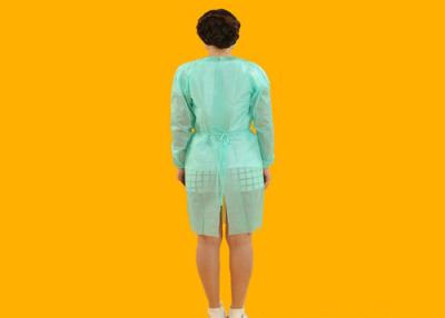 Chine Robes patientes jetables respirables et flexibles avec la taille standard à vendre