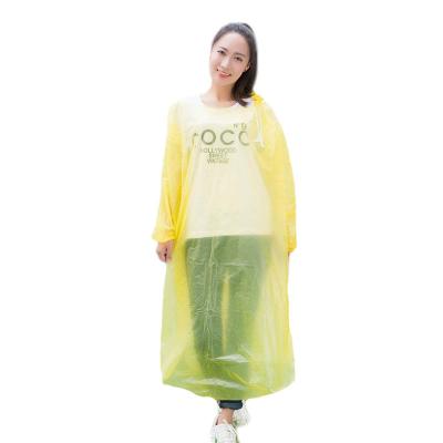 China Der Plastikregenmantel der langen Ärmel-Frauen mit Haube, gelbe Wegwerflabormäntel zu verkaufen